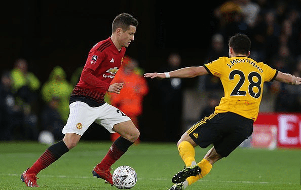 仍然咬緊比 仍然咬緊比